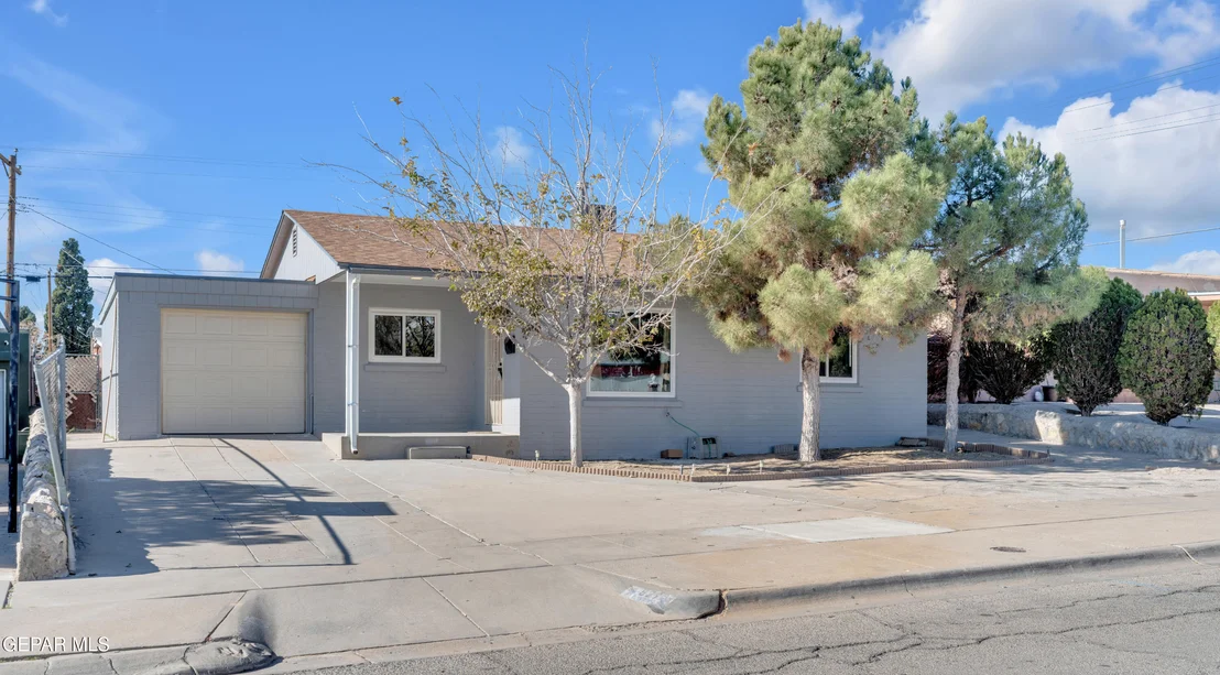 Photo of 829 Huckleberry Street