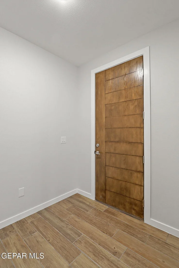 Photo of 521 OSIER Drive