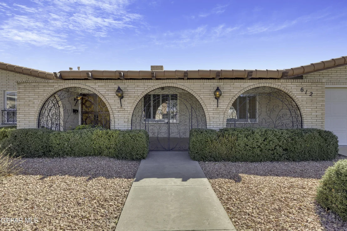 Photo of 612 SOMERSET Drive
