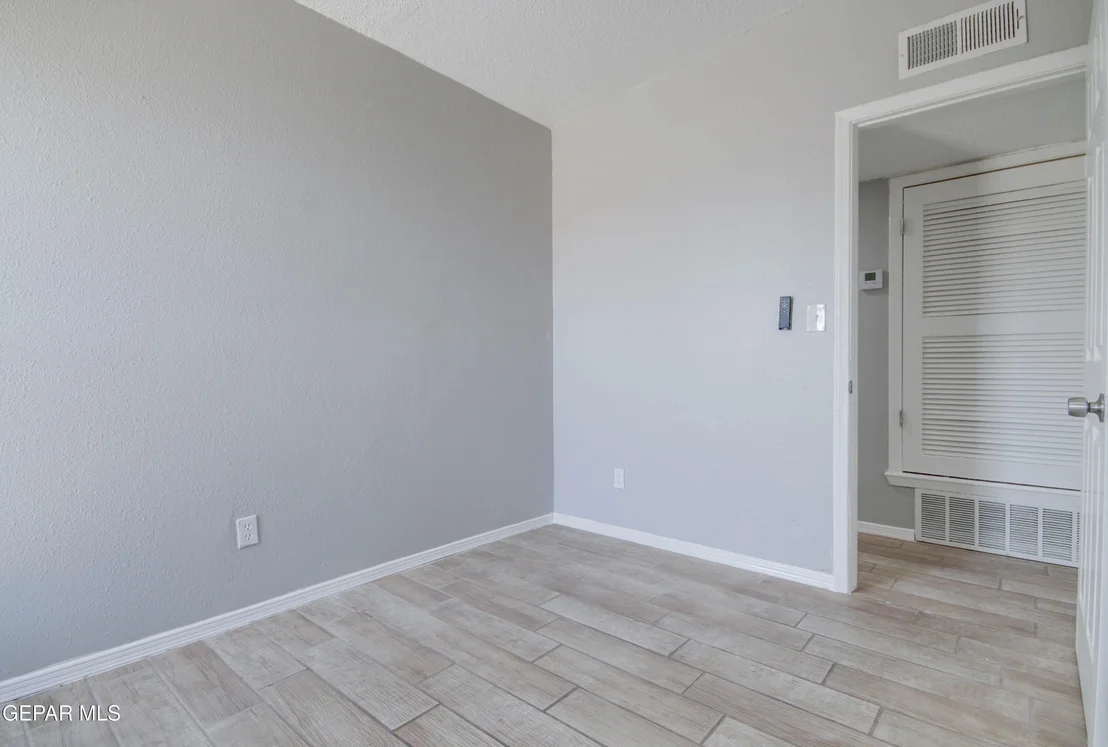 Photo of 6012 SINCLAIR Street