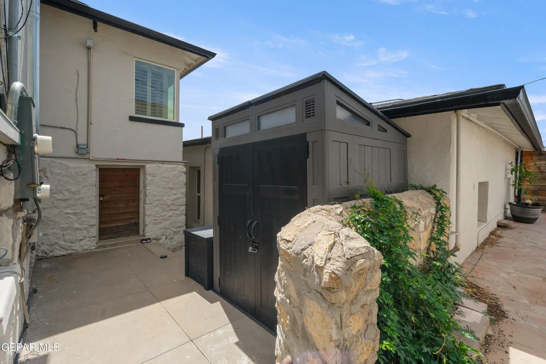 Photo of 2532 ALTURA Avenue