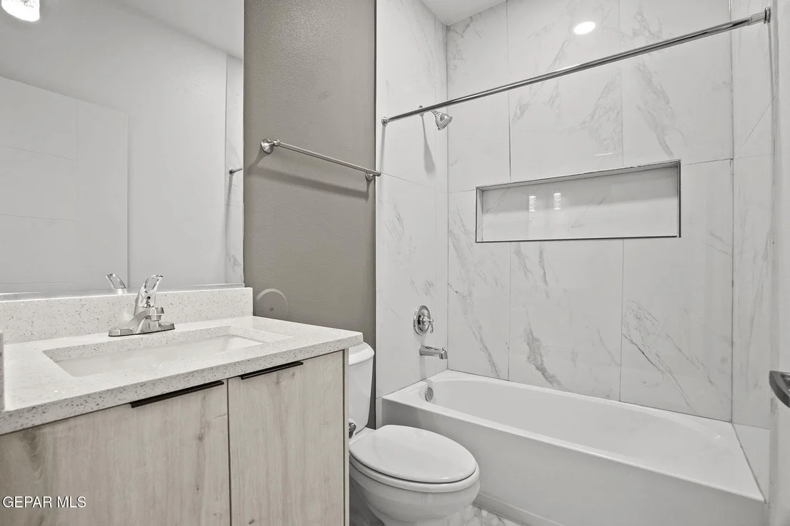 Photo of 12514 AMESBURY Avenue