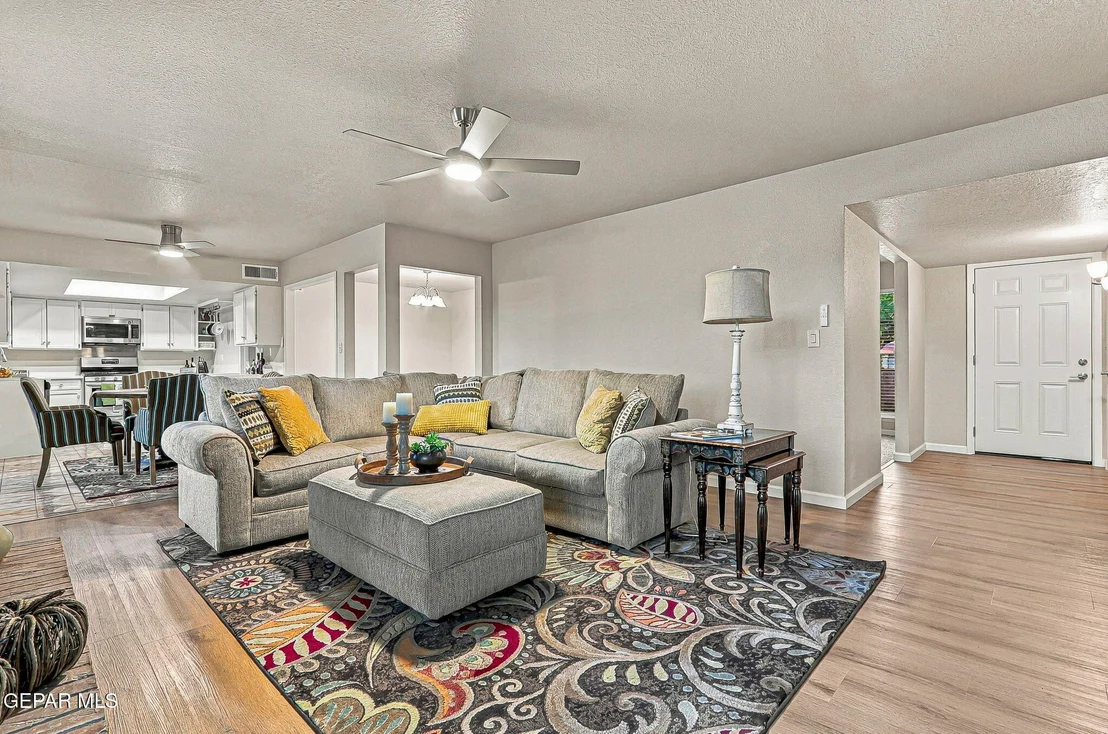 Photo of 220 SERRANIA Drive