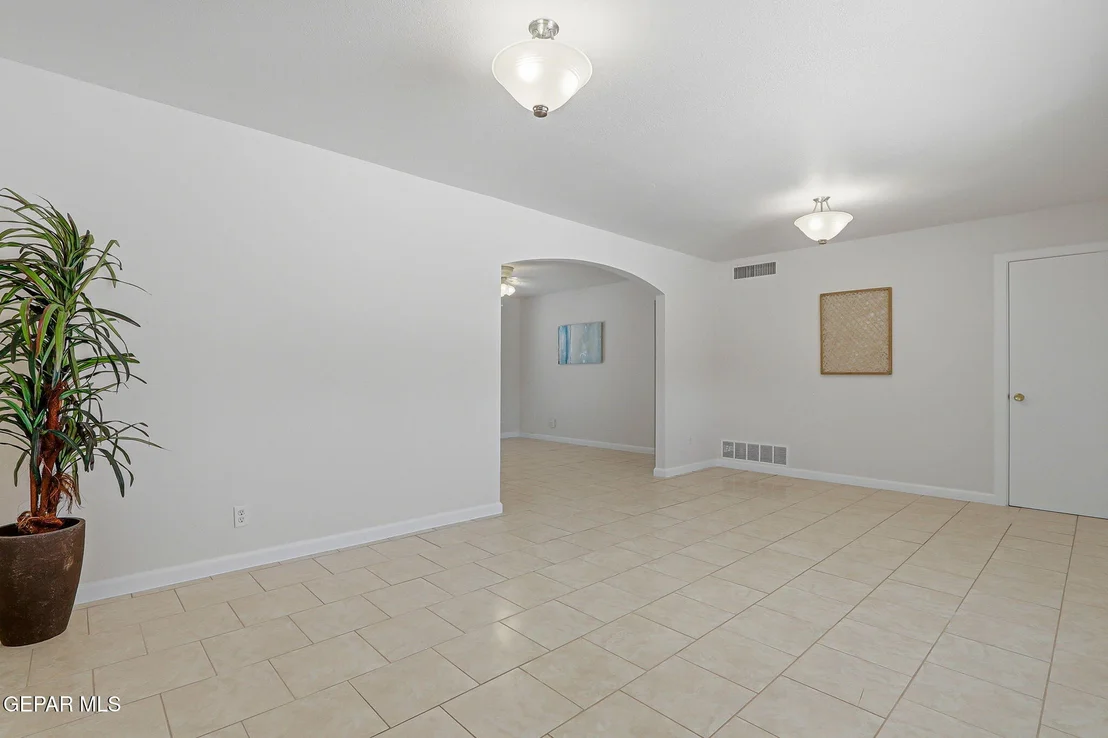 Photo of 3316 DRUMOND Road