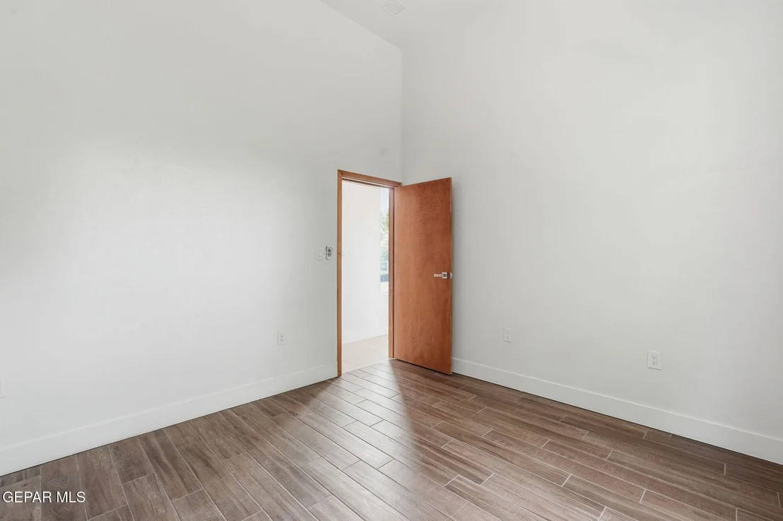 Photo of 115 BIRD Avenue