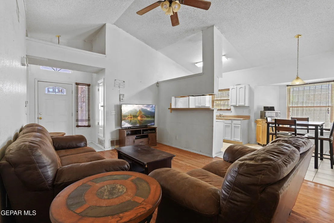 Photo of 5984 CHIPPENDALE Avenue