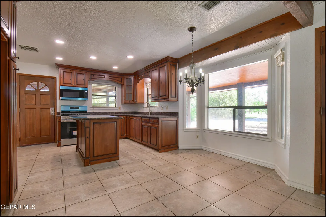 Photo of 6525 UPPER VALLEY Road