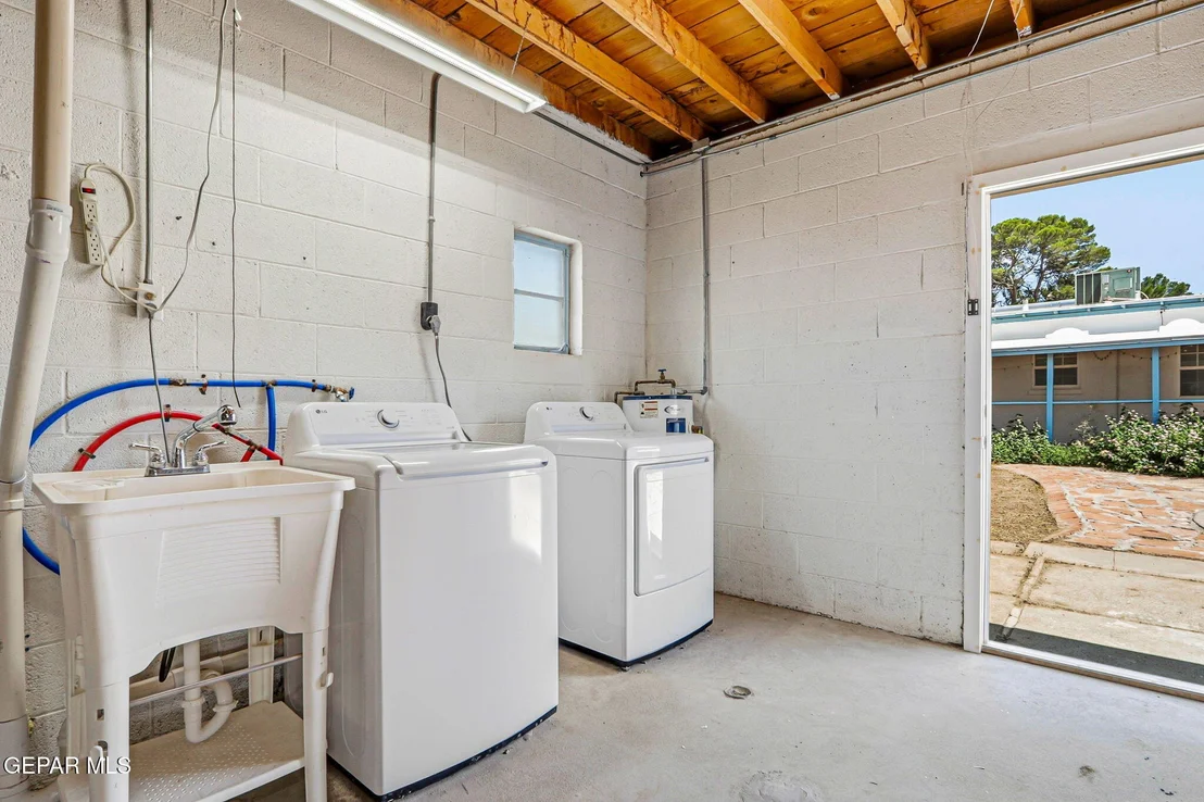 Photo of 2037 CRESCENT Circle