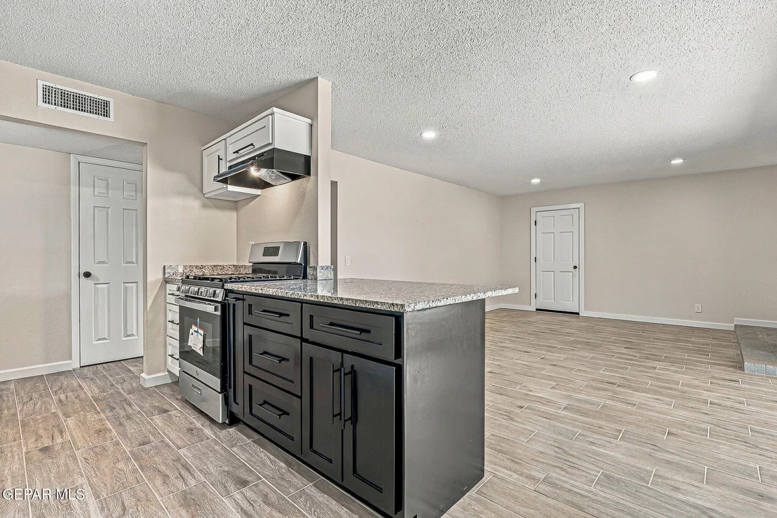 Photo of 8208 PARKLAND Drive