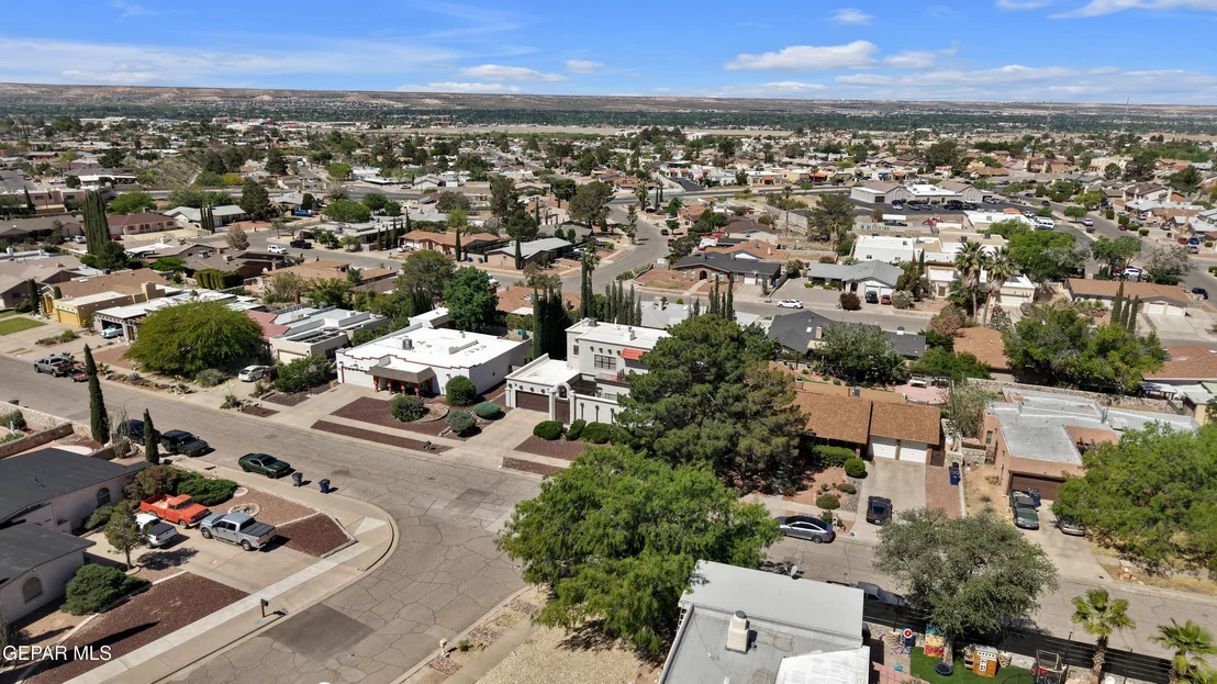 Photo of 425 VALPLANO Drive