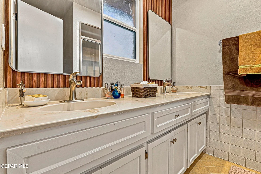 Photo of 220 SERRANIA Drive