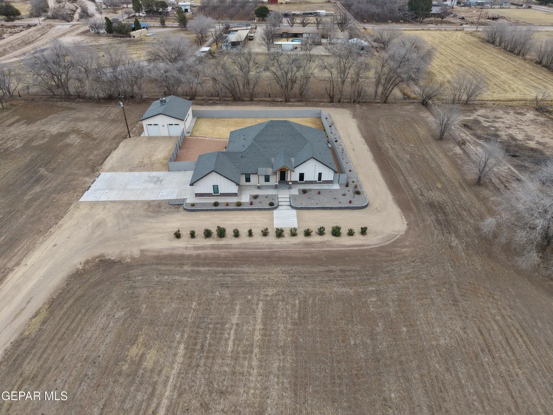 Photo of 12329 SUGDEN Road