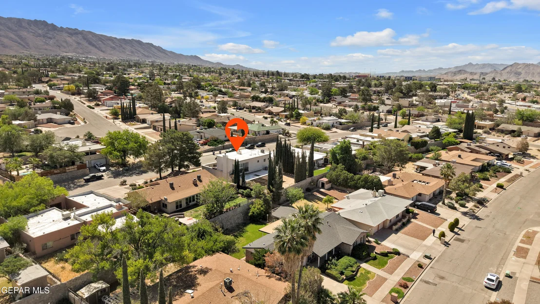 Photo of 425 VALPLANO Drive