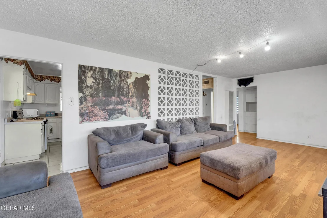 Photo of 5013 Flower Drive