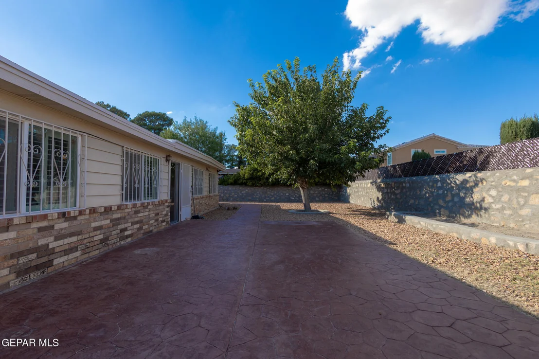Photo of 14829 KINGSTON Road