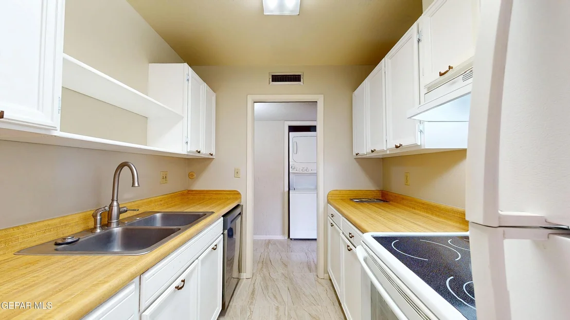Photo of Unit E7 at 252 SHADOW MOUNTAIN Drive