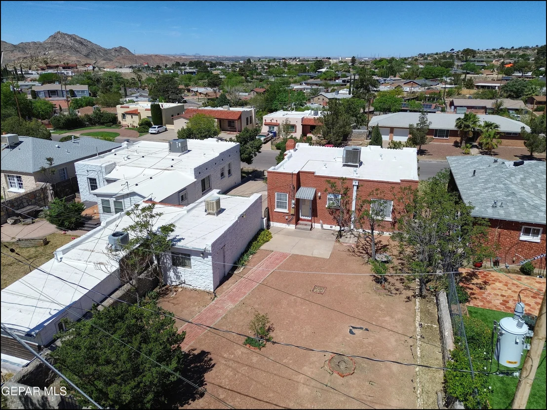 Photo of 912 MESITA Drive
