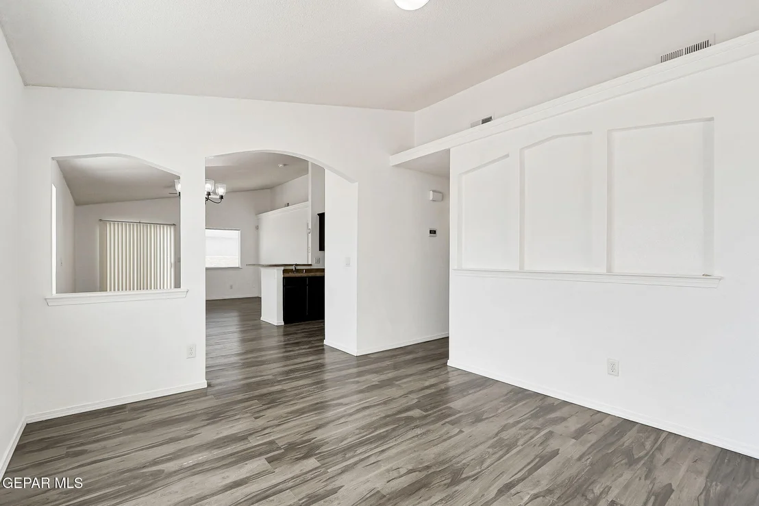 Photo of 12729 RAUL MENDIOLA Lane