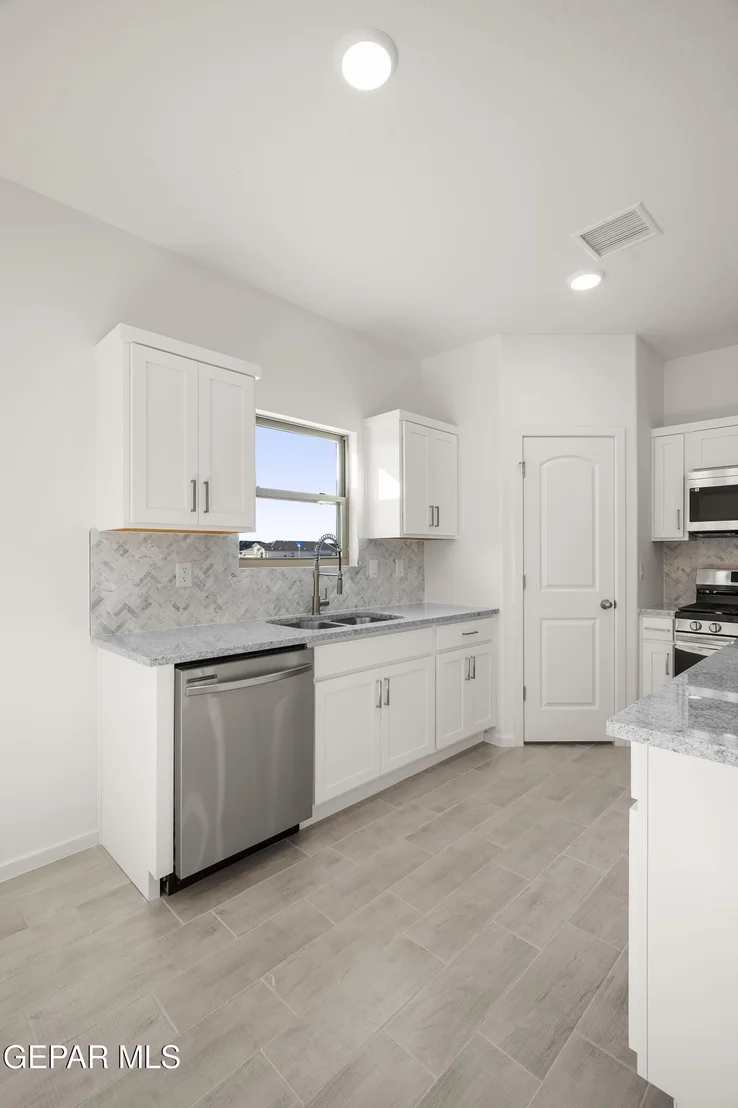 Photo of 13833 Summer Wave Avenue