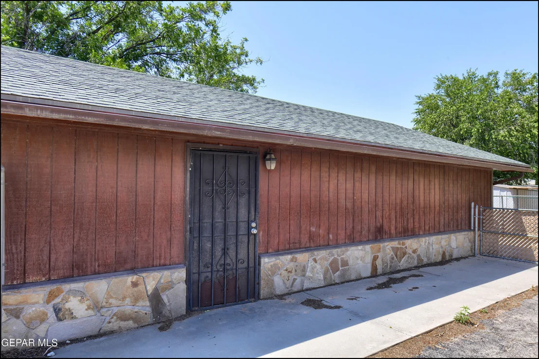 Photo of 6525 UPPER VALLEY Road