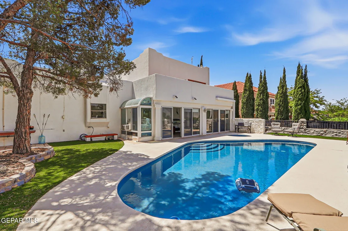 Photo of 605 MOONDALE Drive