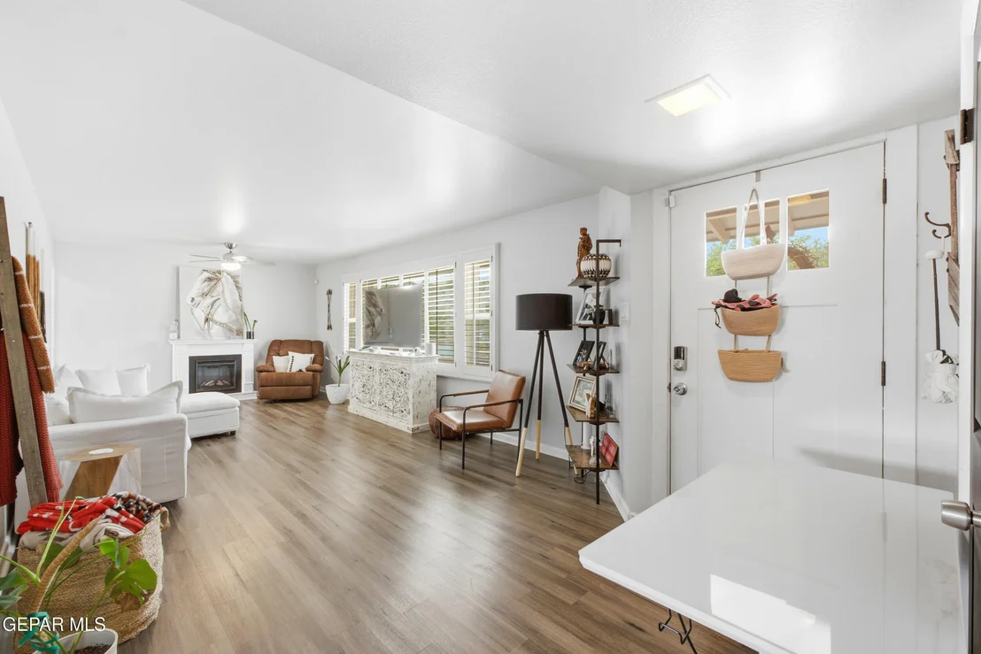 Photo of 224 VIKING Drive
