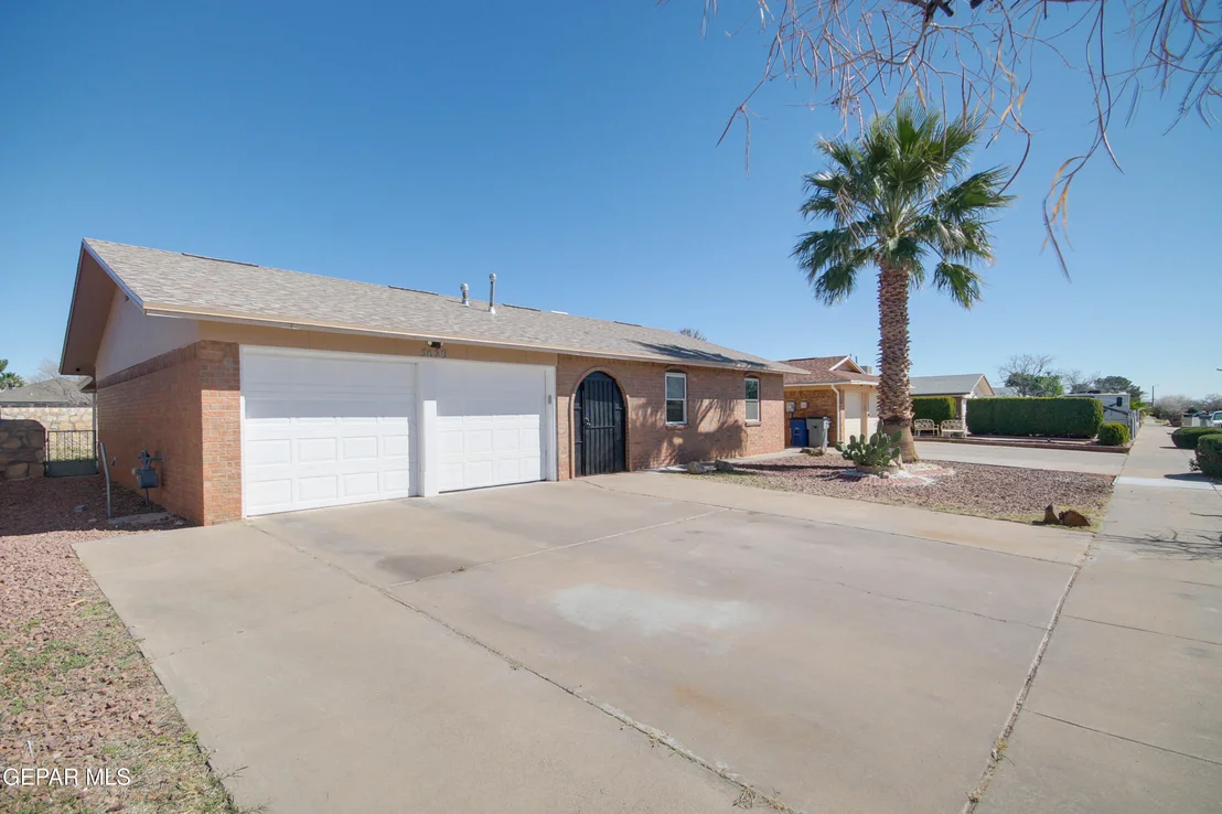 Photo of 5629 LONGVIEW Circle