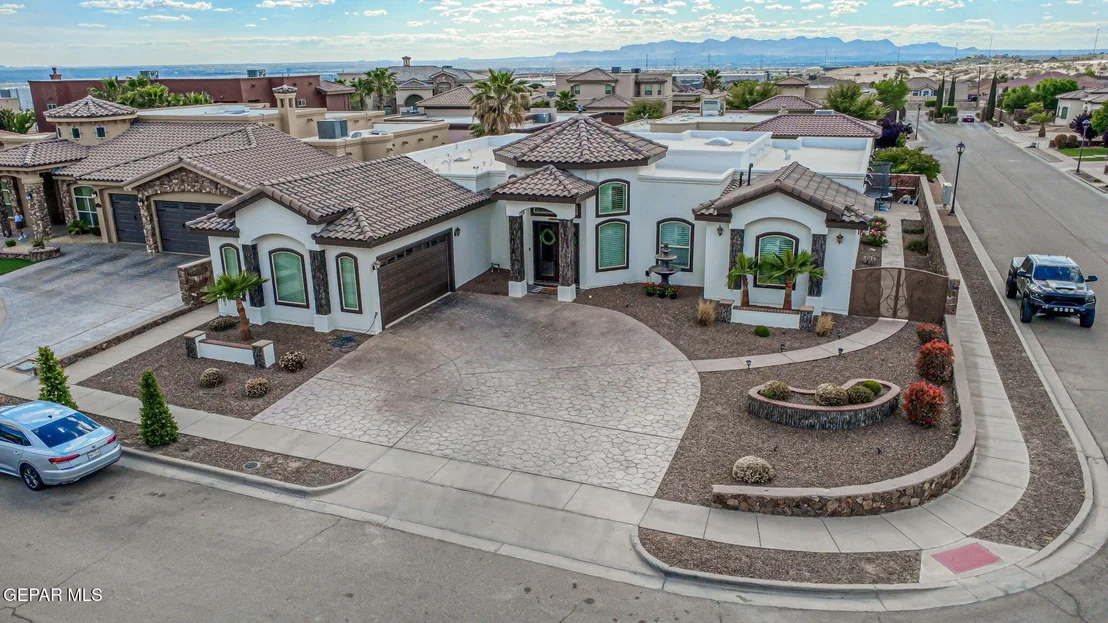Photo of 899 Cortona Place