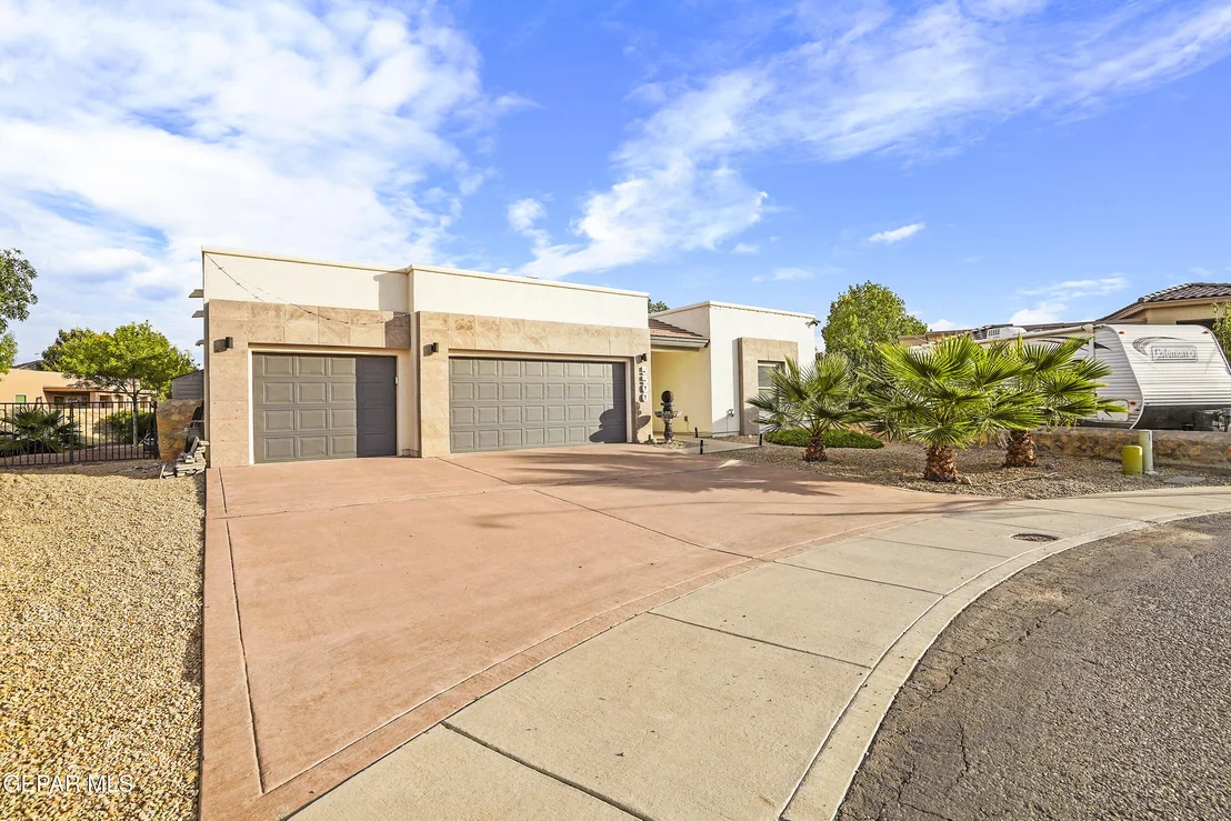 Photo of 5500 VALLEY OAK Drive