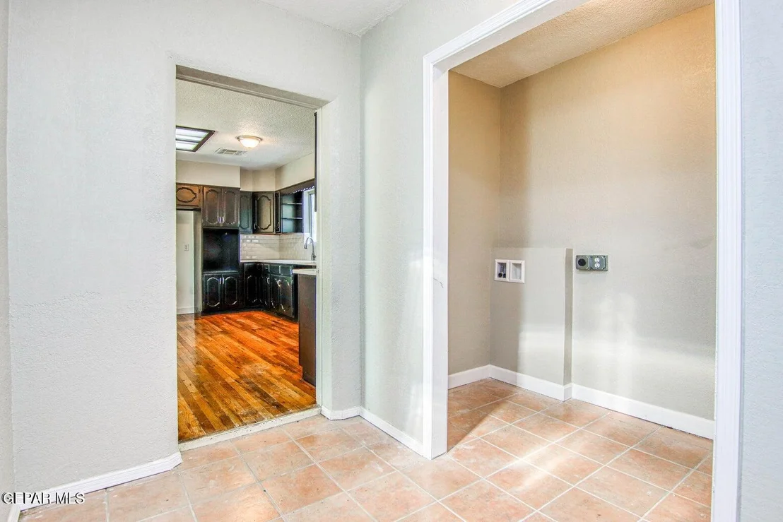 Photo of 915 Sparks Circle