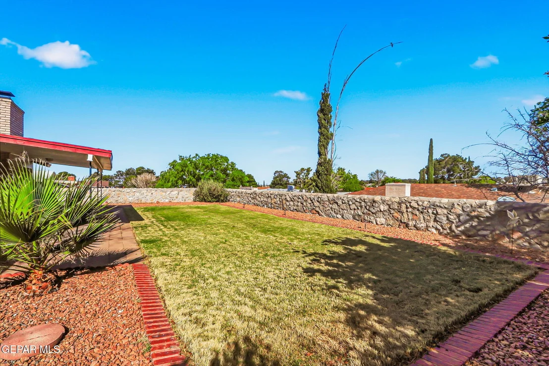 Photo of 6841 LA CADENA Drive