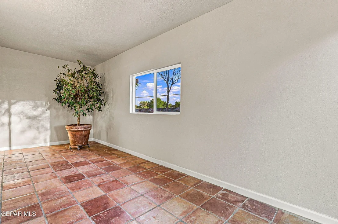Photo of 220 SERRANIA Drive