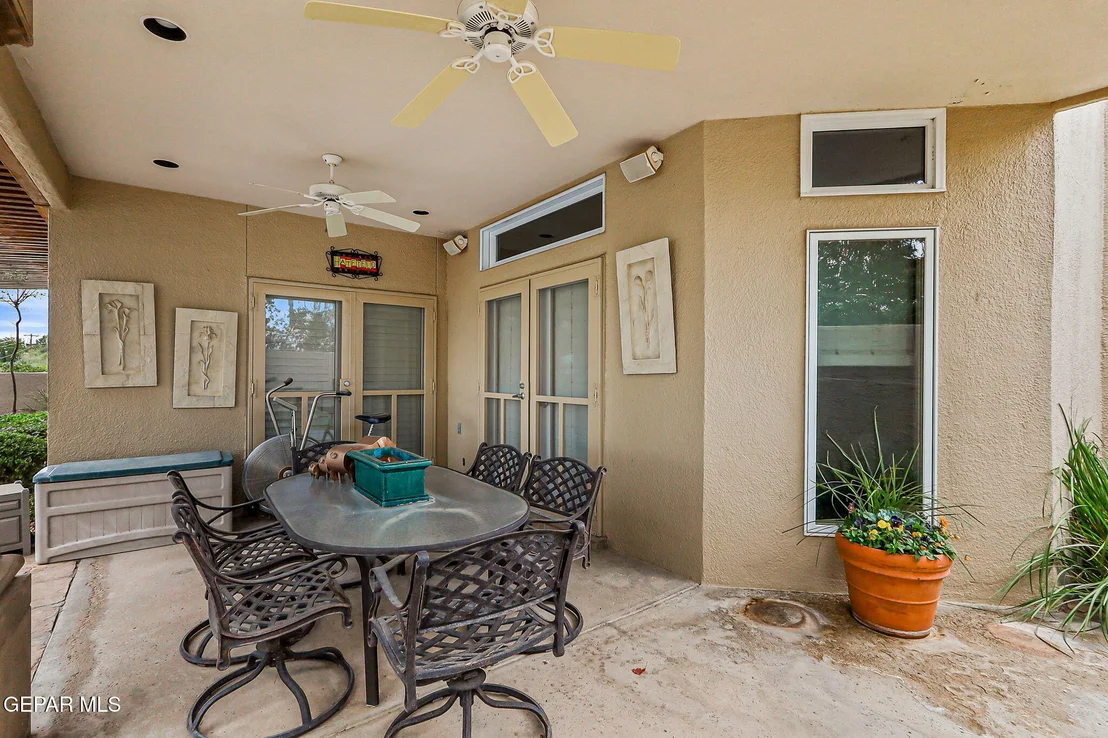Photo of 1039 LOS JARDINES Circle