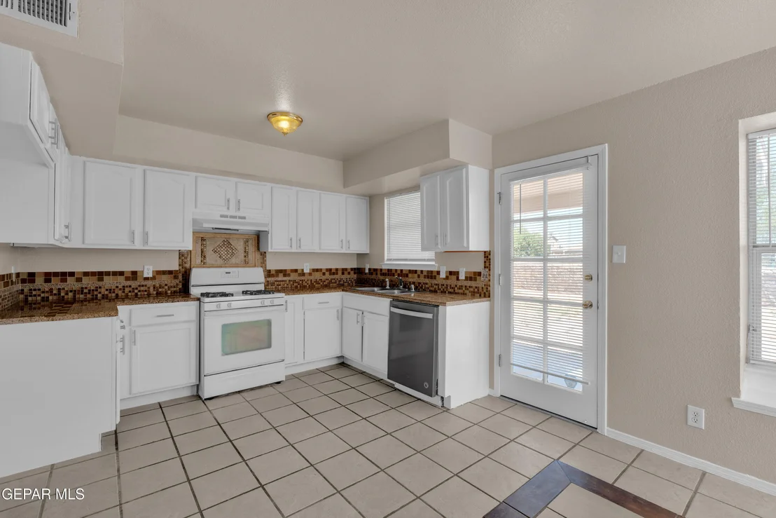 Photo of 5917 CHIPPENDALE Avenue