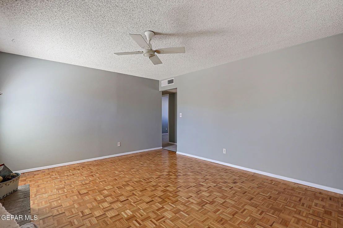 Photo of 7213 CLEMENTE Avenue