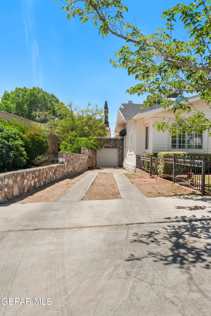Photo of 1013 PARK Road