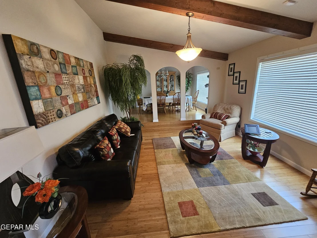 Photo of 800 N G Avenue N