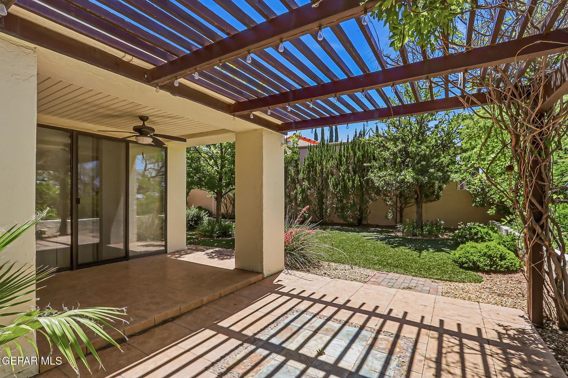 Photo of 1057 LOS JARDINES Circle