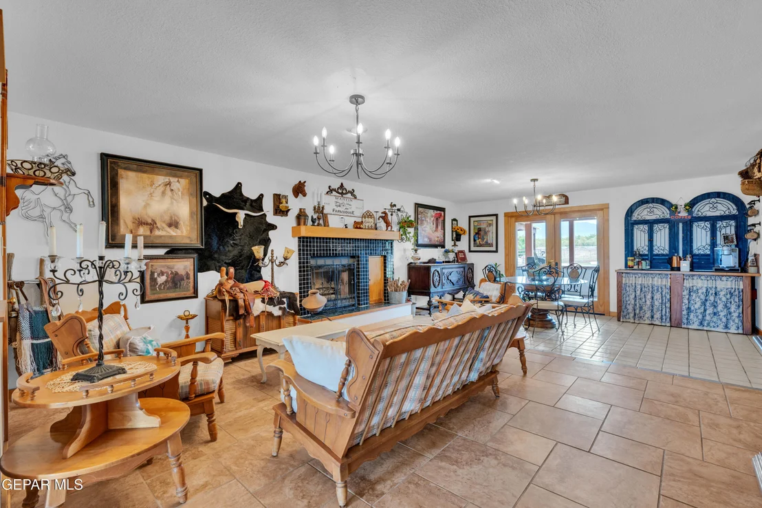 Photo of 6040 STRAHAN Road