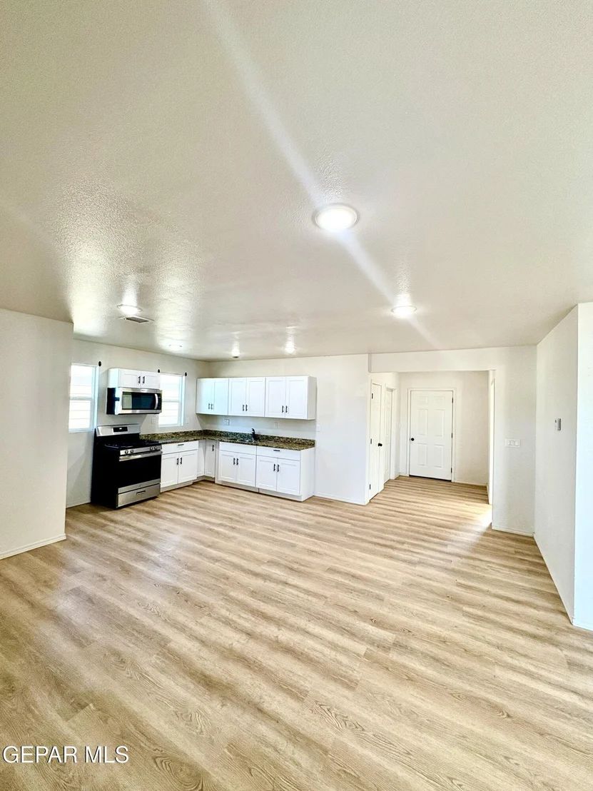 Photo of 11420 DORIS Road