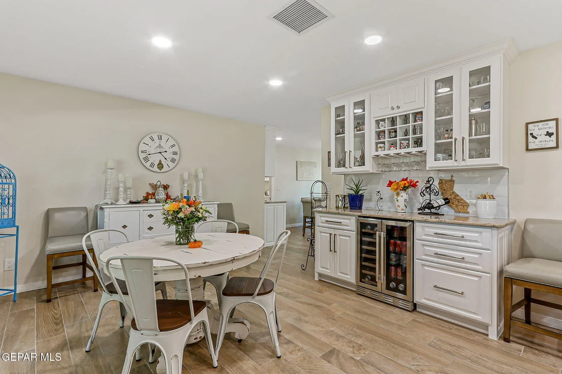 Photo of 717 LIVE OAK Drive