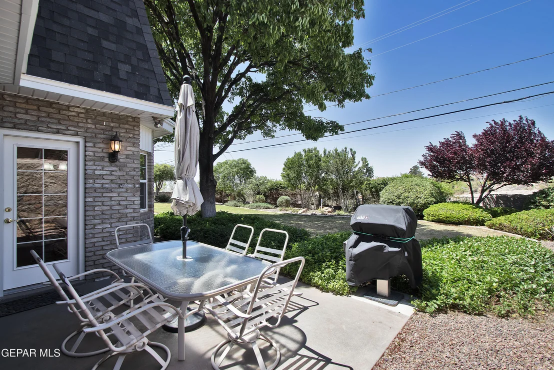Photo of 517 Stonebluff Road