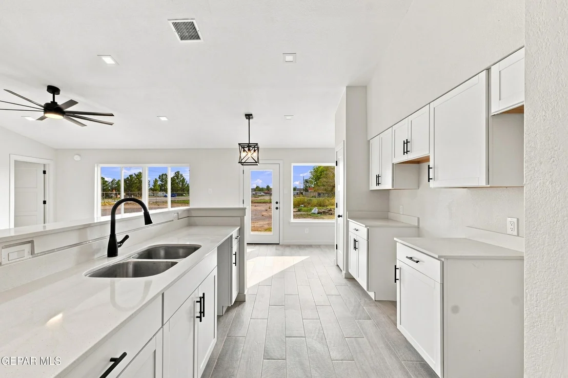 Photo of 11571 Riverside Road