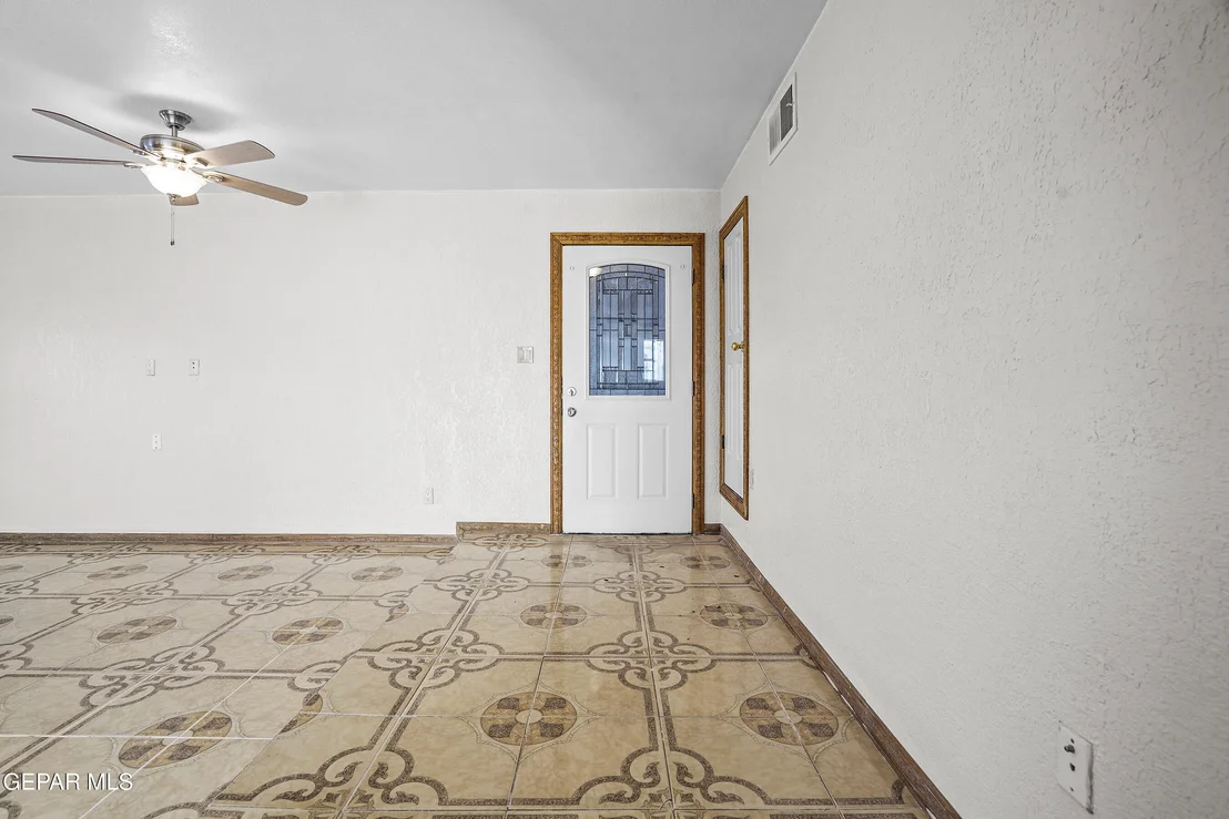 Photo of 3085 KINGS CROWN Place