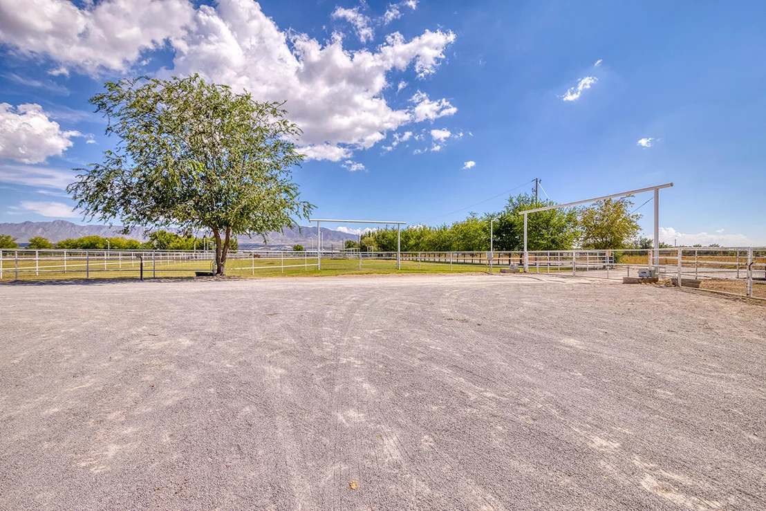 Photo of 656 COX Road