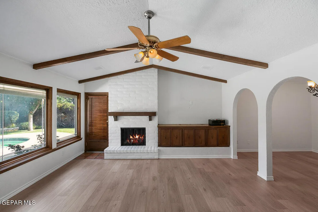 Photo of 424 PALMARY Drive