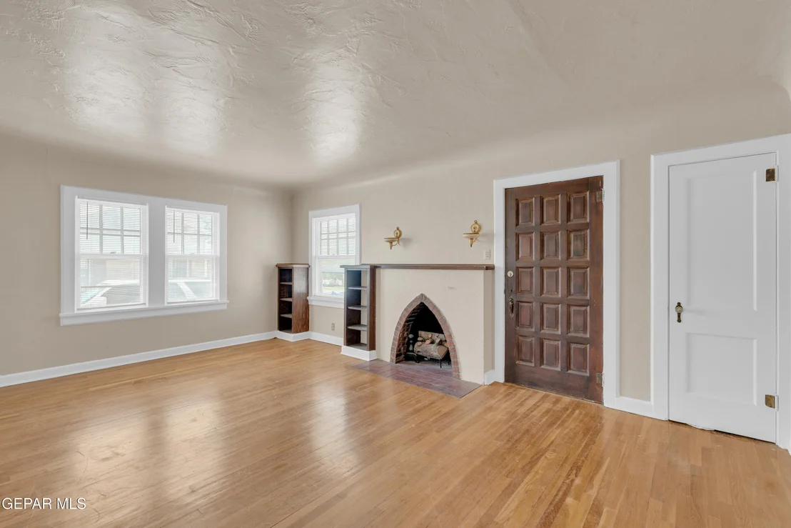 Photo of 412 E BALTIMORE Drive