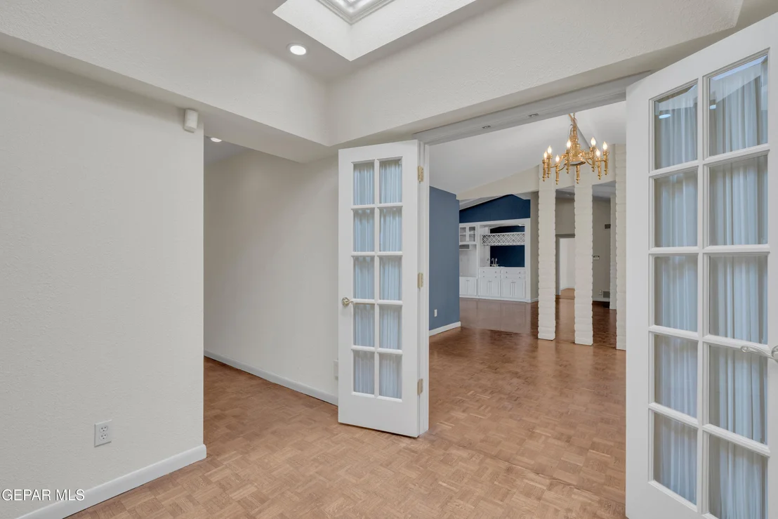 Photo of 913 THUNDERBIRD Drive