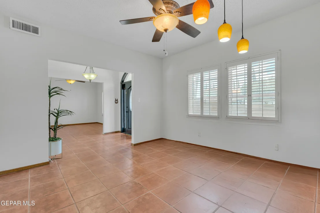 Photo of 2121 GREENLEE Drive
