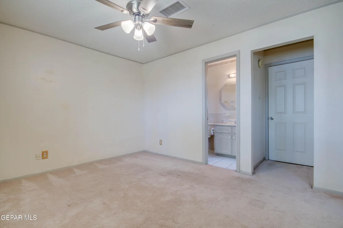 Photo of 5649 LONGVIEW Circle